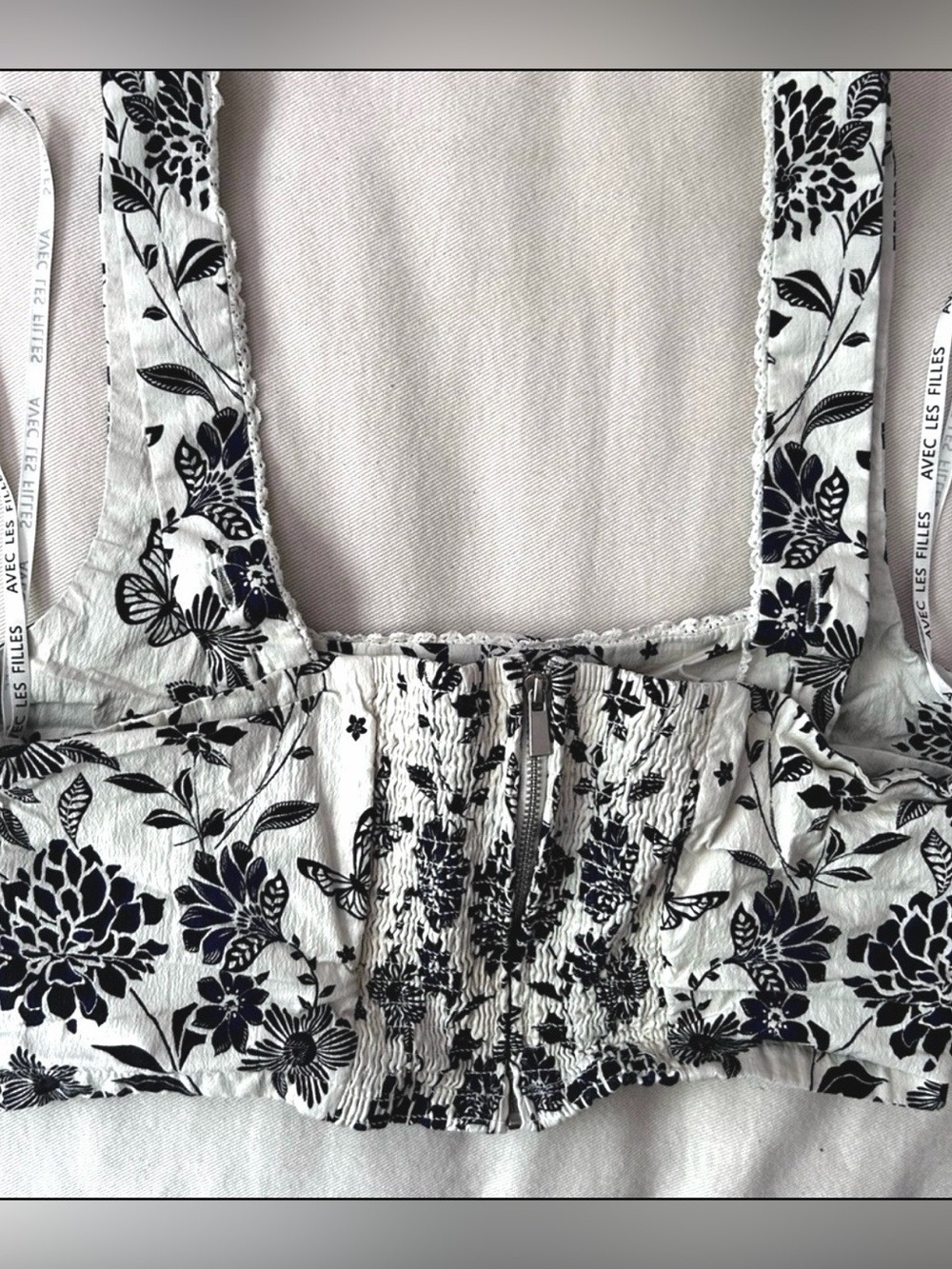 Avec Les Filles White Crop Tank with Black Floral Print in Size Medium | EUC - Picture 6 of 6